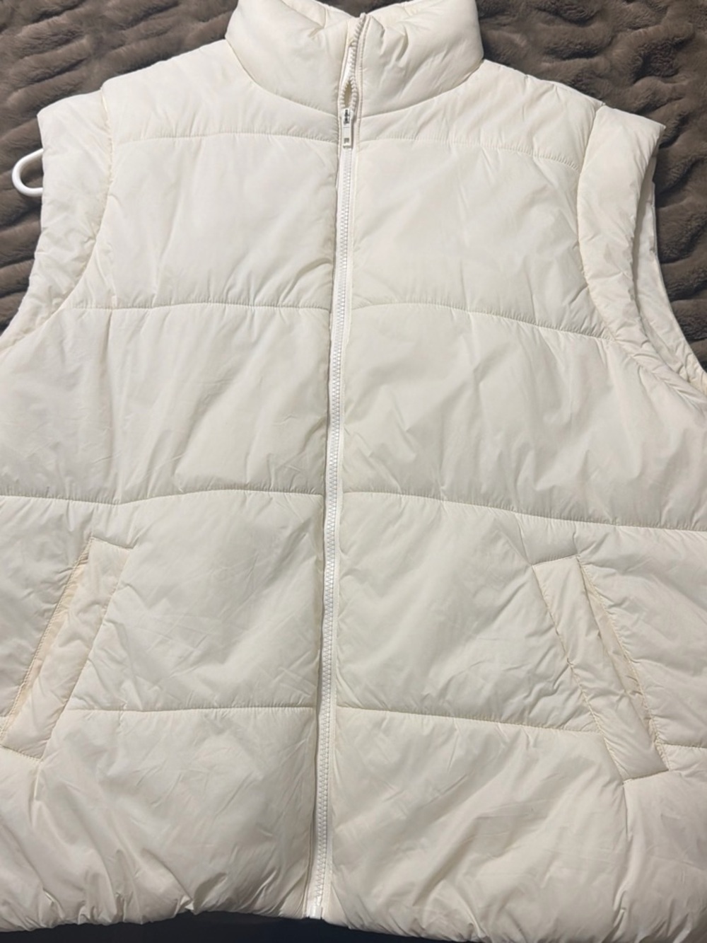 DSG M/L Cream Quilted Puffer Vest - Sleeveless Zip Front